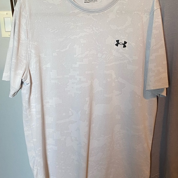 Lot Of 3 Under Armour Shirt Gray Athletic Tech Stretch Logo Modern Gym Me Medium - Picture 2 of 7